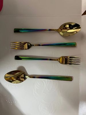 آلة التغليف الفراغي بتقنية الترسيب الفيزيائي للبخار (PVD) الأوتوماتيكية المتطورة للتوريد المباشر من المصنع للانعكاس عالي الجودة