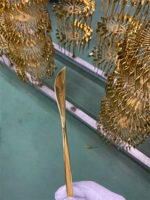 آلة طلاء الفراغ للساعات والأدوات متعددة الأقواس الأيونية بالترسيب الفيزيائي للبخار (PVD)