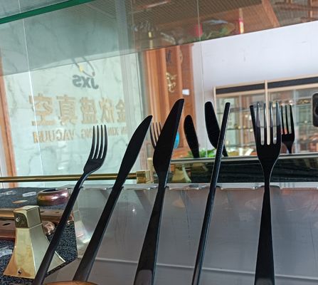 معدات طلاء الفراغ بتقنية PVD ذات الحجم الكبير / آلة PVD للأجزاء المعدنية الكبيرة