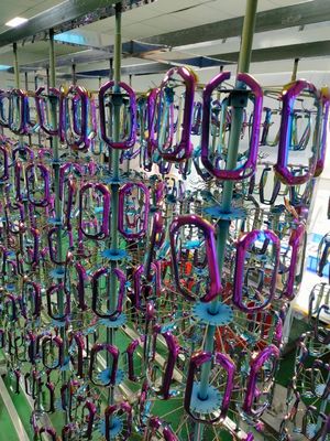 آلة طلاء الفراغ PVD لأجزاء أثاث الفولاذ المقاوم للصدأ للون الذهبي والفضي