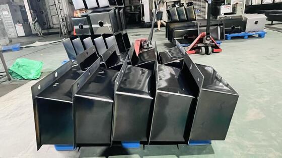 آلة طلاء الفراغ PVD في الغرفة المتوسطة لغرف المطبخ من الفولاذ المقاوم للصدأ مع طبقة سوداء متطاطية وألوان زخرفية مخصصة